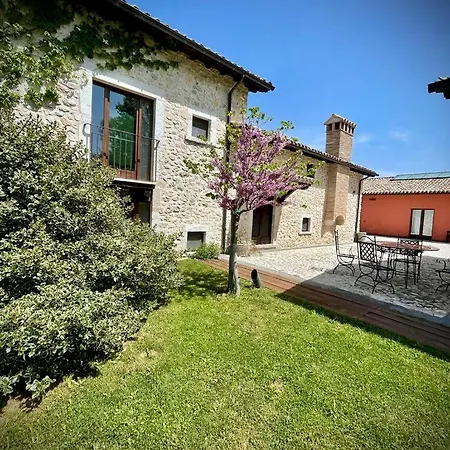 Фермерский дом Casale Montebello