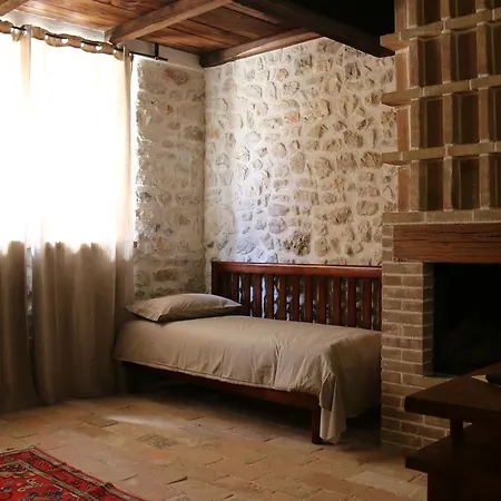 مزرعة للإقامة Casale Montebello